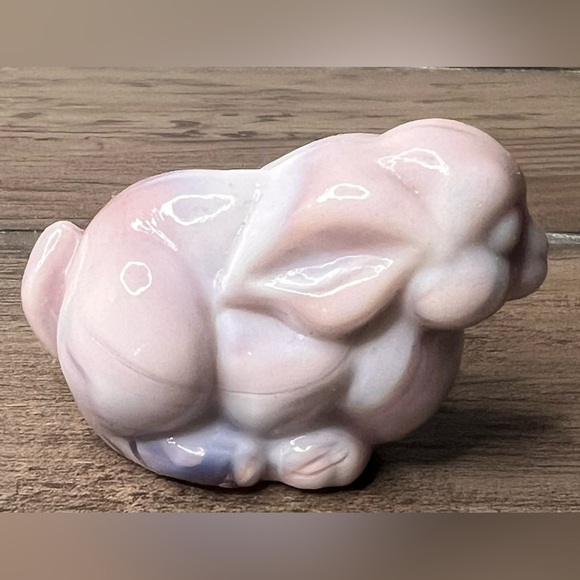Fenton Art Glass Miniature Bunny Rabbit Figurine White & Amethyst Purple Slag - Picture 1 of 6